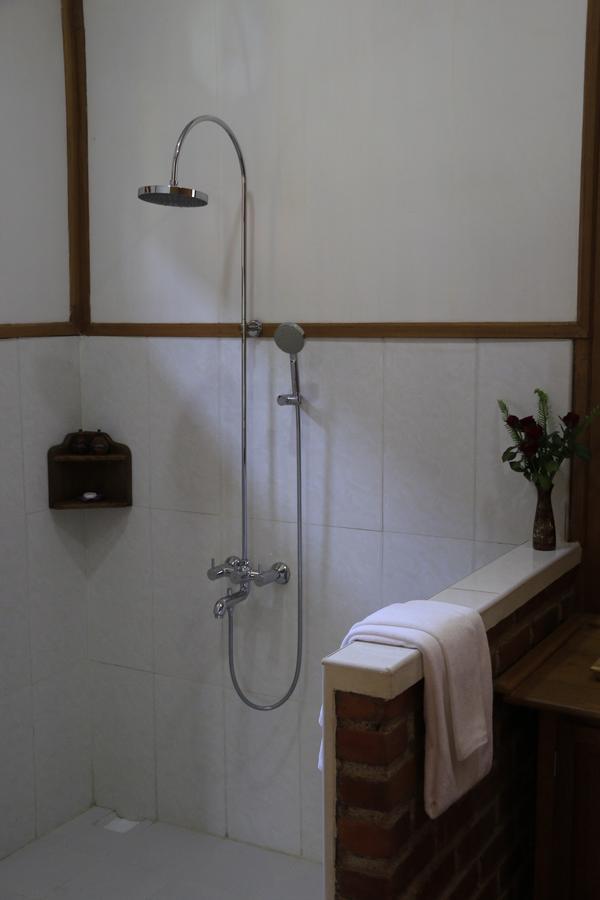 Blue Vanda Lodge Няунг Шве Екстериор снимка